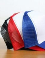 I tre colori disponibili del cappellino baseball