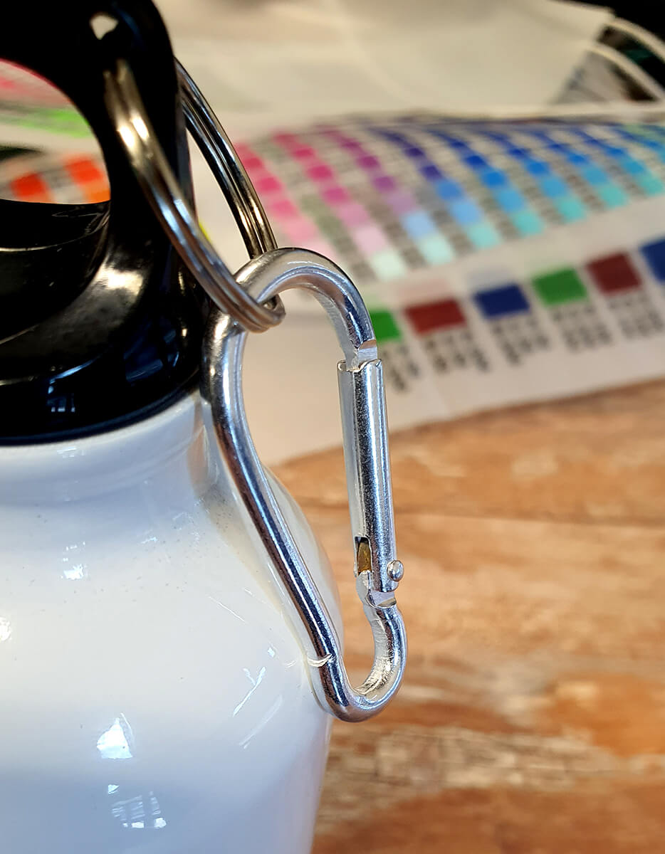 Borraccia personalizzata in alluminio dettaglio moschettone