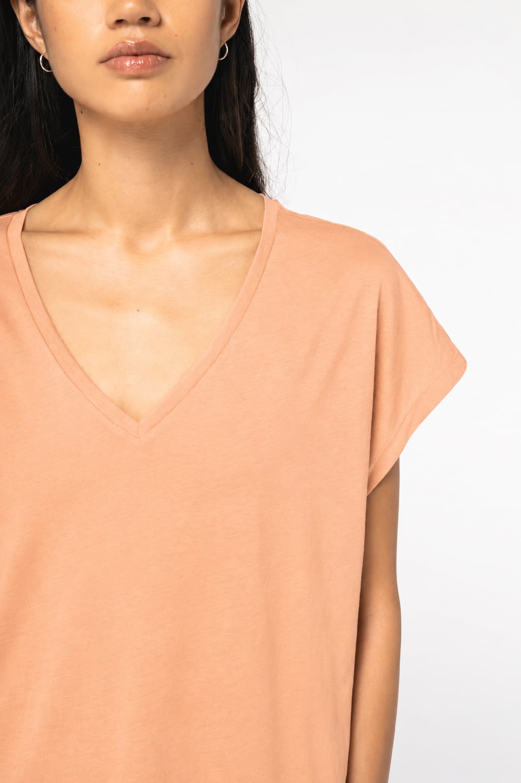 T-shirt collo v donna ecosostenibile loose fit - immagine 3