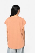 T-shirt collo v donna ecosostenibile loose fit - immagine 2
